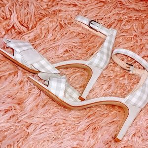 Tahari Gray and White Sandal Heel 7M